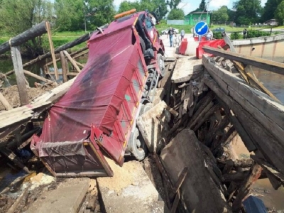 Владелец грузовика оплатит ремонт моста, рухнувшего под его машиной в Ивановской области